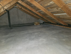 Zateplení stropu rodinného domu pomocí foukané izolace